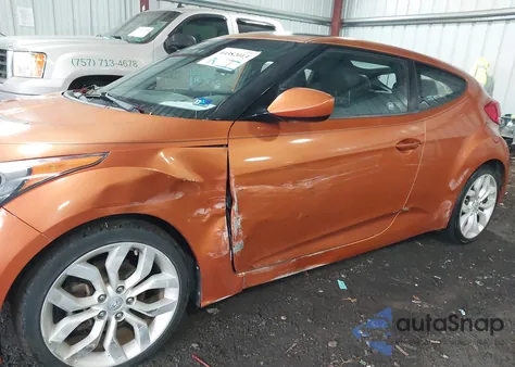 2013 Hyundai Veloster Base W/Black z USA, uszkodzony, nr VIN KMHTC6AD0DU117032